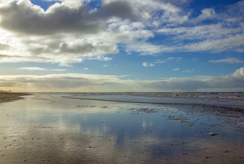 Eb op het strand